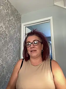 Snapshot of PoppyPrincessxox chatting on September 30, 2:11 pm PoppyPrincessxox online show from September 30, 2:11 pm