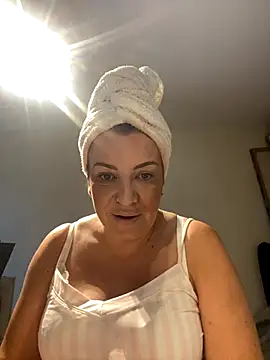 Snapshot of PoppyPrincessxox chatting on October 3, 10:01 am PoppyPrincessxox online show from October 3, 10:01 am