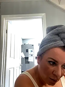 Snapshot of PoppyPrincessxox chatting on October 9, 11:19 am PoppyPrincessxox online show from October 9, 11:19 am