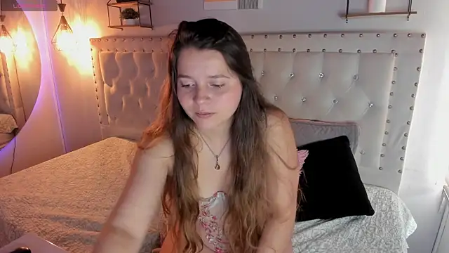 sophiee09  online show from December 2, 1:28 pm