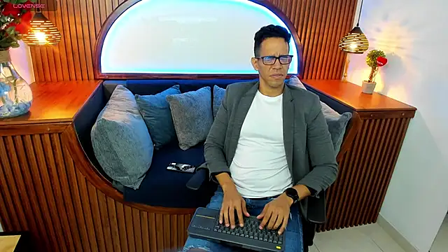 JacobDraven online show from November 8, 4:23 am