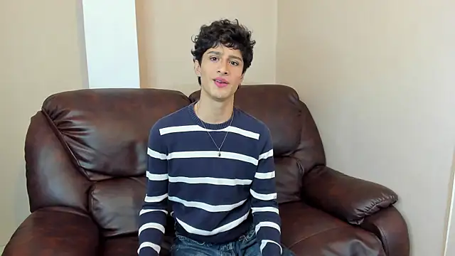 Snapshot of Xam_Collen chatting on December 22, 5:10 pm Xam Collen online show from December 22, 5:10 pm