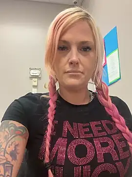 tattoobarbiexox online show from August 1, 1:43 pm