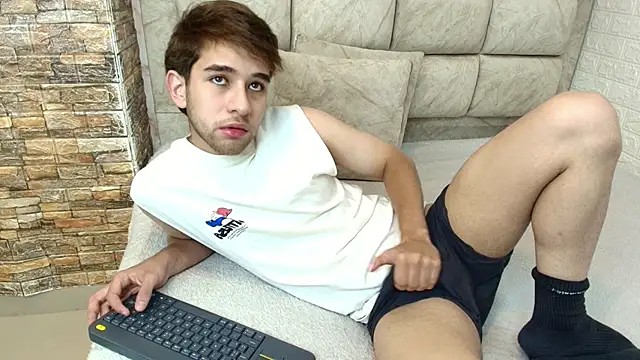 gaelcruz  online show from September 27, 3:22 am