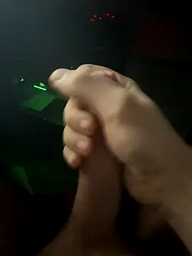 Snapshot of jstntz chatting on December 3, 10:52 pm jstntz online show from December 3, 10:52 pm