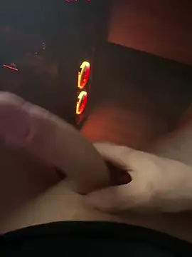 Snapshot of jstntz chatting on December 18, 11:55 pm jstntz online show from December 18, 11:55 pm