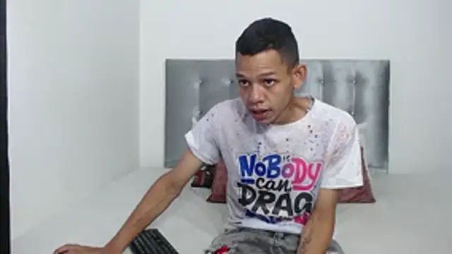 Snapshot of dylandevilx chatting on October 29, 6:53 pm dylandevilx online show from October 29, 6:53 pm