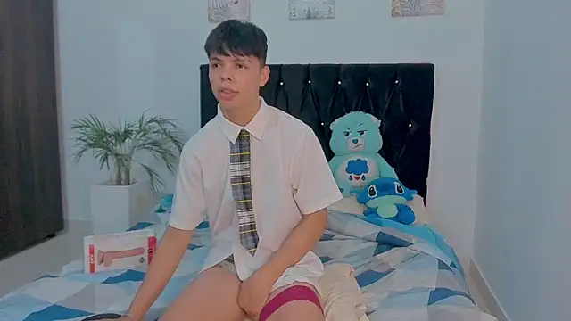 Zacktorres  online show from October 14, 10:54 pm