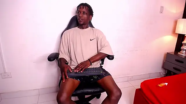 Snapshot of SkylerBigxxx chatting on October 16, 4:02 am SkylerBigxxx online show from October 16, 4:02 am