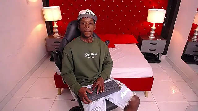 Snapshot of SkylerBigxxx chatting on October 20, 3:29 am SkylerBigxxx online show from October 20, 3:29 am