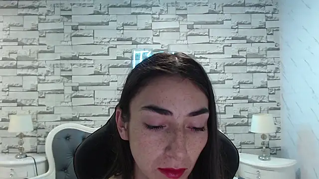 Maily a  online show from October 11, 3:06 am