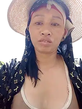 Snapshot of donna-bae chatting on February 26, 4:00 am donna-bae online show from February 26, 4:00 am