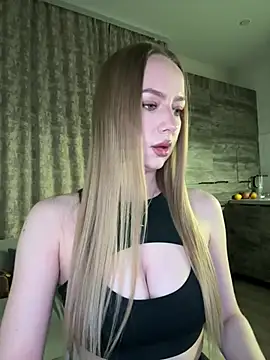 MissOyee online show from February 19, 7:10 pm