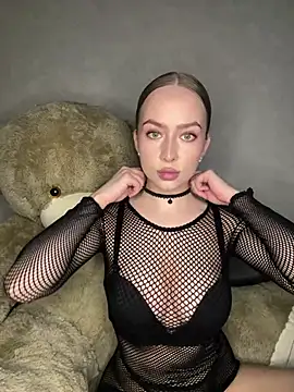 MissOyee online show from March 5, 4:58 pm