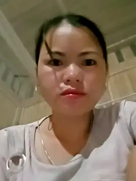 emly-xinh18 online show from November 12, 9:14 pm