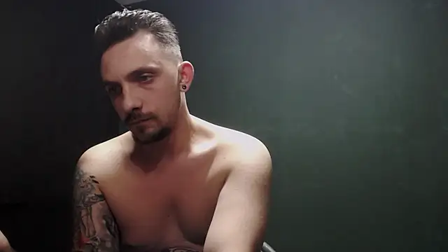 guesswhatbitch online show from October 15, 7:25 pm