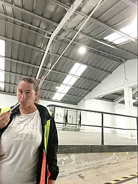 bichota85 online show from October 9, 10:35 am