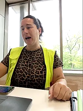 bichota85 online show from April 22, 9:11 am