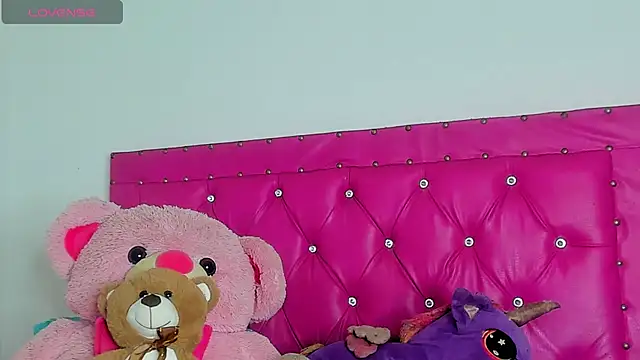 dahiiangomezz online show from April 7, 9:26 pm