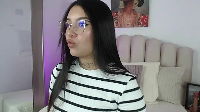 Snapshot of miawhite_x1 chatting on October 7, 1:52 pm miawhite x1 online show from October 7, 1:52 pm