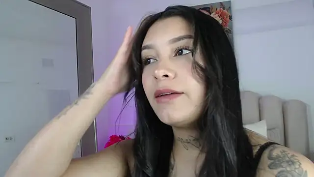 Snapshot of miawhite_x1 chatting on October 9, 12:14 pm miawhite x1 online show from October 9, 12:14 pm