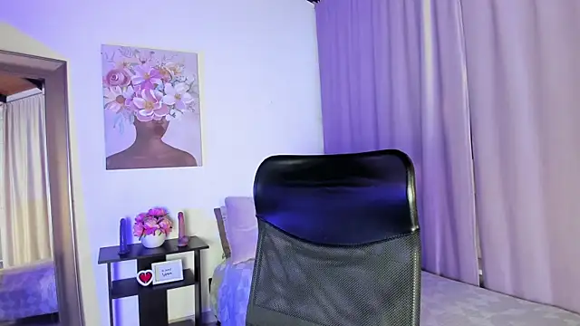 Snapshot of miawhite_x1 chatting on October 22, 11:32 am miawhite x1 online show from October 22, 11:32 am