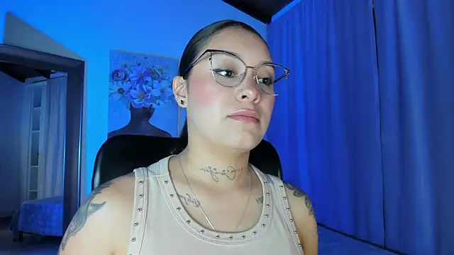 Snapshot of miawhite_x1 chatting on November 4, 2:05 pm miawhite x1 online show from November 4, 2:05 pm