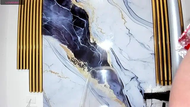 brittanyy20 online show from April 10, 8:41 am