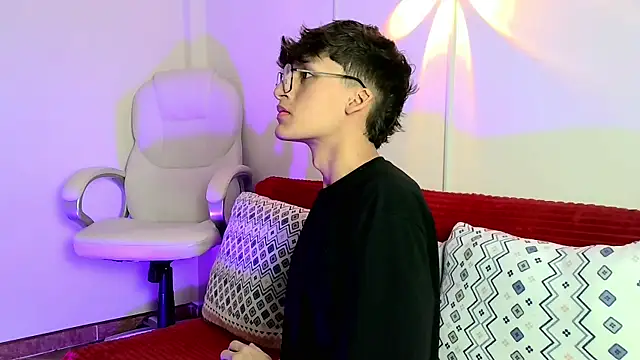 bellmontneon online show from October 15, 11:21 am