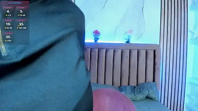 LunaWiill  online show from October 13, 7:47 pm