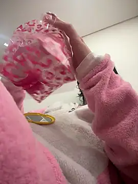 Snapshot of Daphnee-x chatting on February 1, 12:37 pm Daphnee-x online show from February 1, 12:37 pm