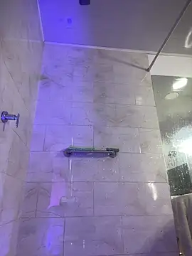 Snapshot of Daphnee-x chatting on February 9, 8:46 pm Daphnee-x online show from February 9, 8:46 pm