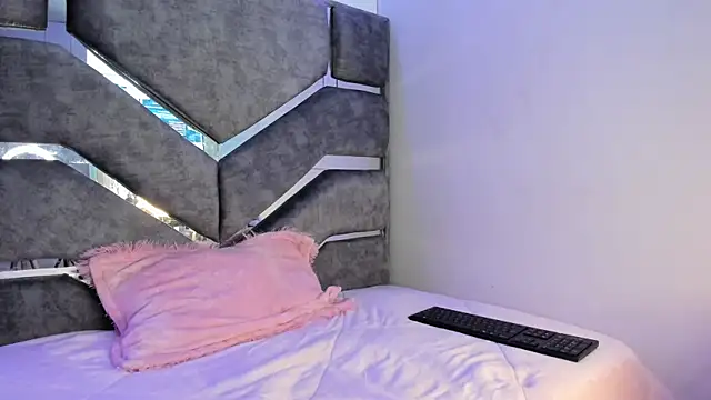 Flufi 740 online show from December 1, 12:32 pm