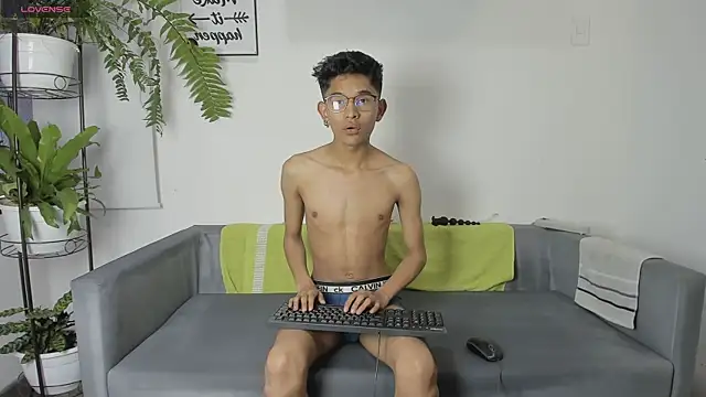 Skylerblaze  online show from September 22, 1:46 pm