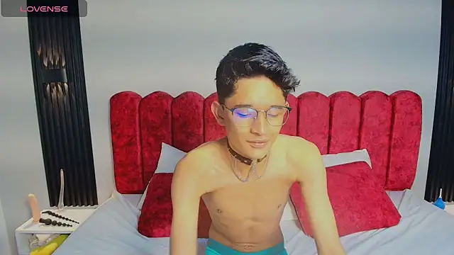 Skylerblaze  online show from October 6, 12:02 pm