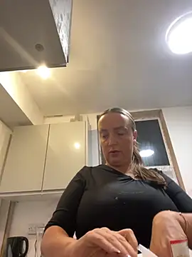 Snapshot of QueenStacyxox chatting on October 3, 9:01 pm QueenStacyxox online show from October 3, 9:01 pm
