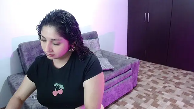 Snapshot of Gia_Dior chatting on June 4, 1:33 am Gia Dior online show from June 4, 1:33 am