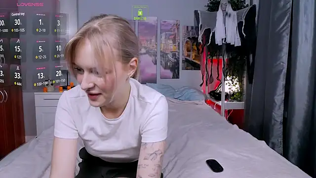 LunaLuxxy online show from October 3, 3:53 pm
