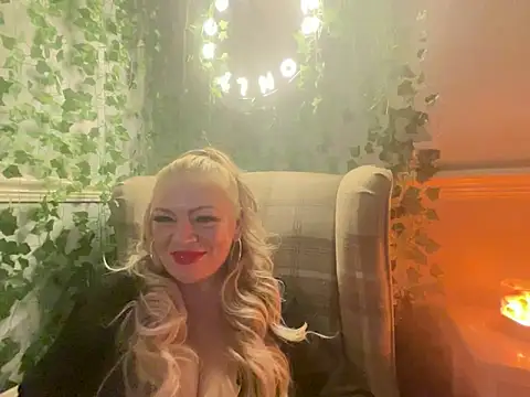 BonnyDesire online show from November 25, 5:57 pm