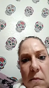 Snapshot of curvybabe88 chatting on November 10, 7:40 am curvybabe88 online show from November 10, 7:40 am