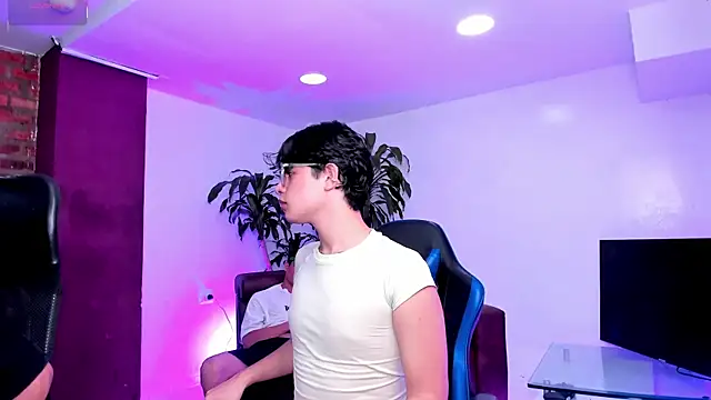 Hot Threesomee online show from September 25, 1:48 pm