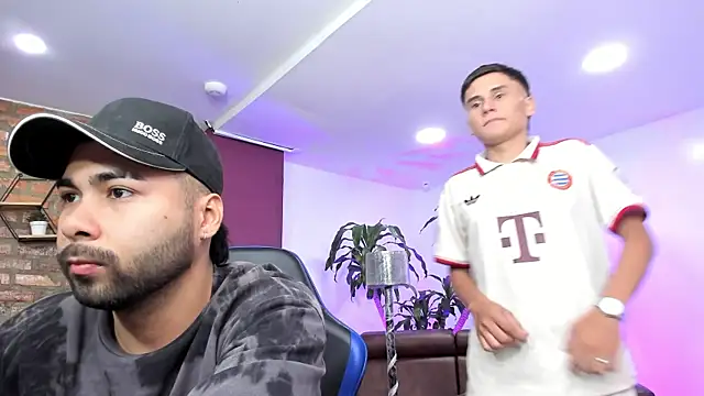 Hot Threesomee online show from October 9, 1:31 pm