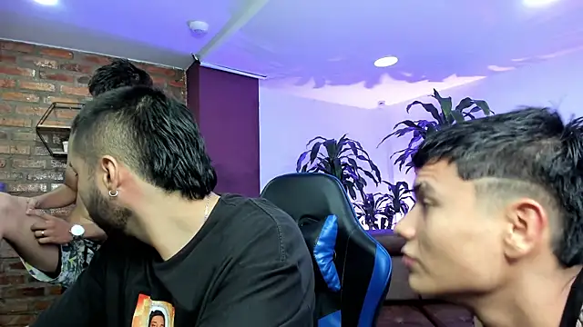 Hot Threesomee online show from October 11, 1:09 pm