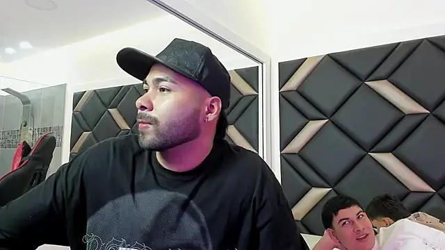 Hot Threesomee online show from November 15, 1:07 pm