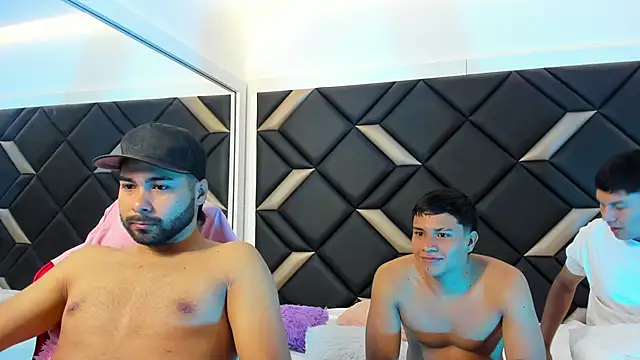 Hot Threesomee online show from November 21, 1:10 pm