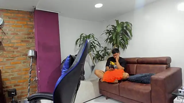 Hot Threesomee online show from November 22, 1:21 pm