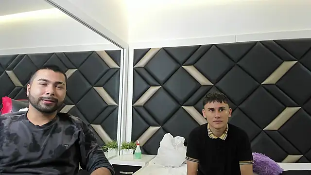 Hot Threesomee online show from November 25, 1:11 pm