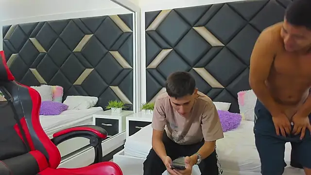 Hot Threesomee online show from November 27, 1:02 pm