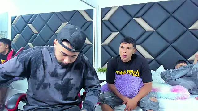 Hot Threesomee online show from November 28, 1:03 pm