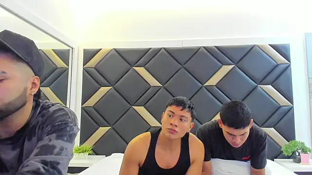 Hot Threesomee online show from November 29, 1:03 pm